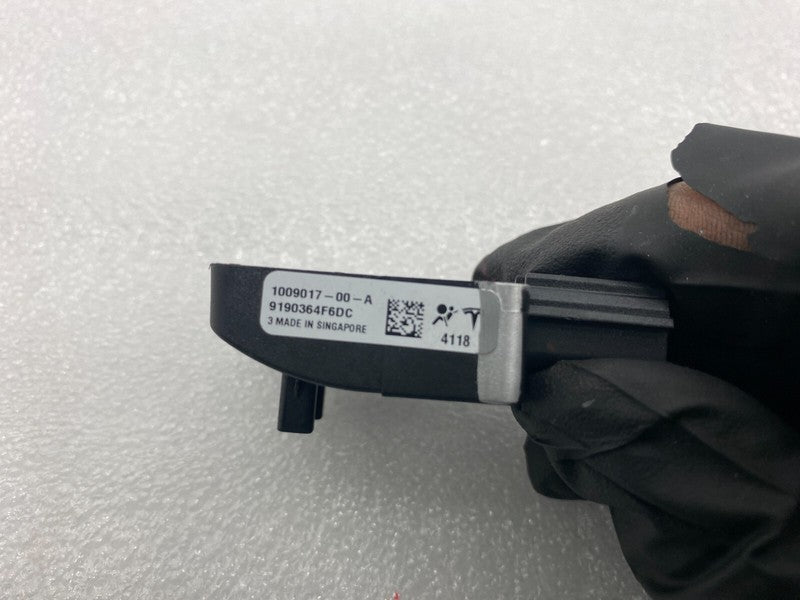 1009017 00 A ⭕ 12-15 Tesla Model S C-Pillar Acceleration Impact Sensor Assembly 1009017-00-A