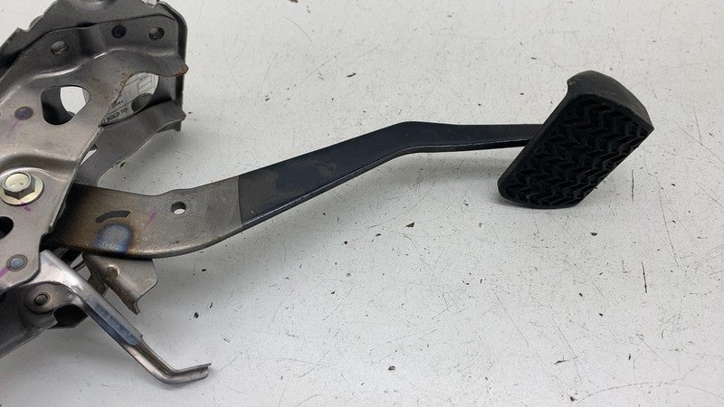 ⭕ 2023-2025 Toyota Prius Front Driver Brake Stop Pedal w/ Bracket Assembly OEM