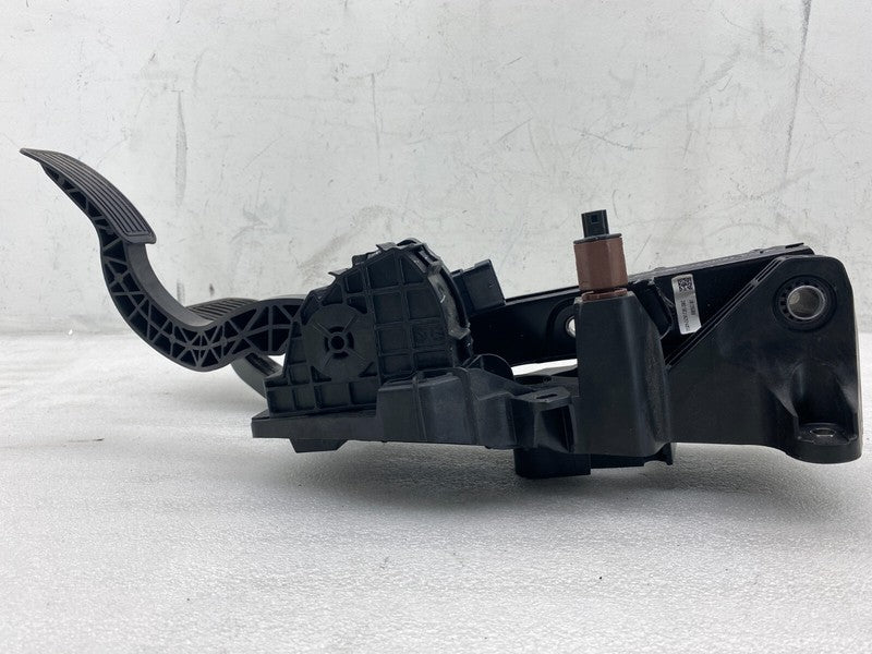 118869100B ⭕ 2020-2023 Tesla Model Y Accelerator and Brake Pedal Pad Assembly 1188691-00-B