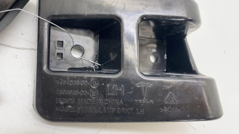 ⭕ 20-23 Model Y Rear Left & Right Taillight Bracket 1494038-00-B / 149