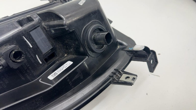 1034325 ⭕ 2016-2020 Tesla Model X Passenger Side Fog Light Lamp Right Assembly 1034325