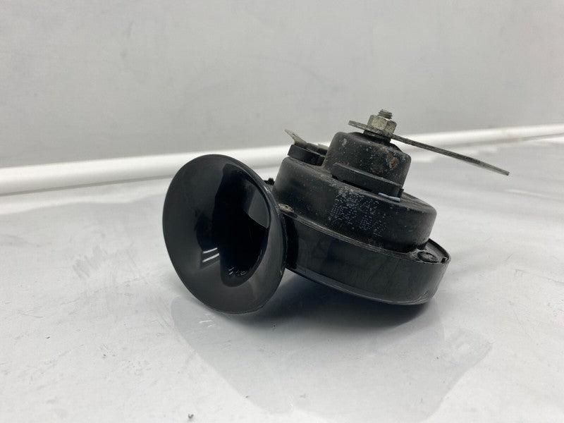 E1 0020046 ⭕ 2012-2020 Tesla Model S MS Seger Low Pitch Tone Horn 12V 410 Hertz w/ Bracket