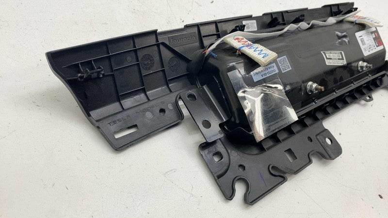 107782600D ⭕ 2017-2023 Tesla Model 3 Right Lower Knee Safety Airbag Module RH 1077826-00-D
