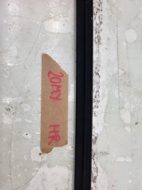 149571300B ⭕ 20-24 Tesla Model Y Rear Side Door Outer Belt Window Seal Right 1495713-00-B