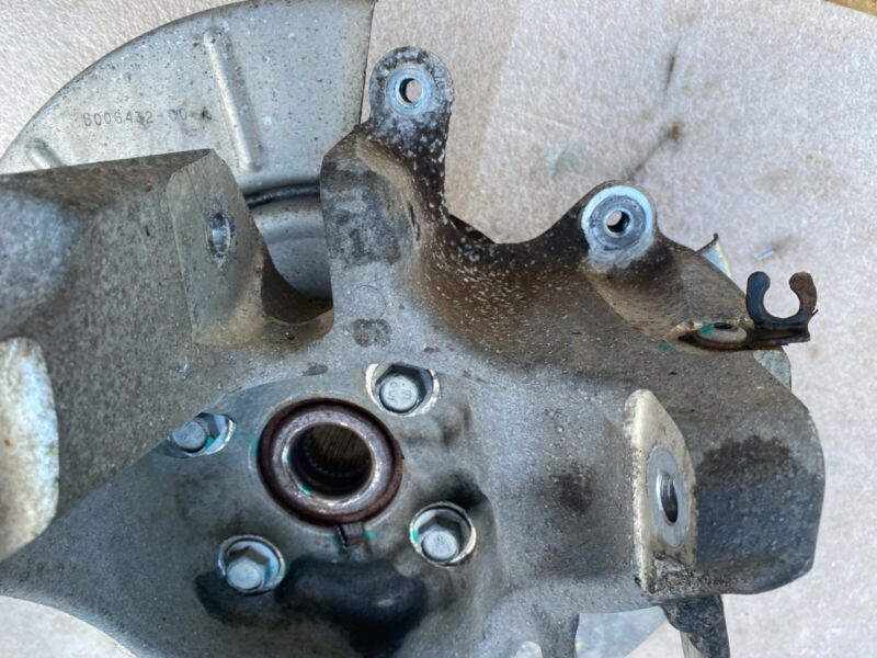 1072160 00 A 2016-2020 Tesla Model X MX Rear Left Spindle Knuckle w/ Wheel Hub & Dust Shield