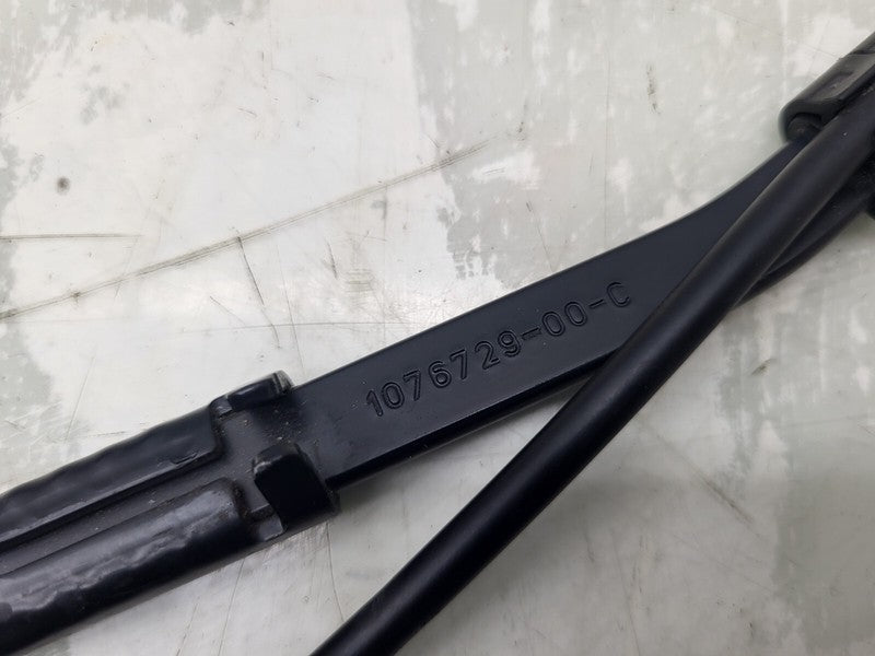 107672900C ⭕ 2017-2022 Tesla Model 3 Front Right Windshield Wiper Arm & Blade 1076729-00-C