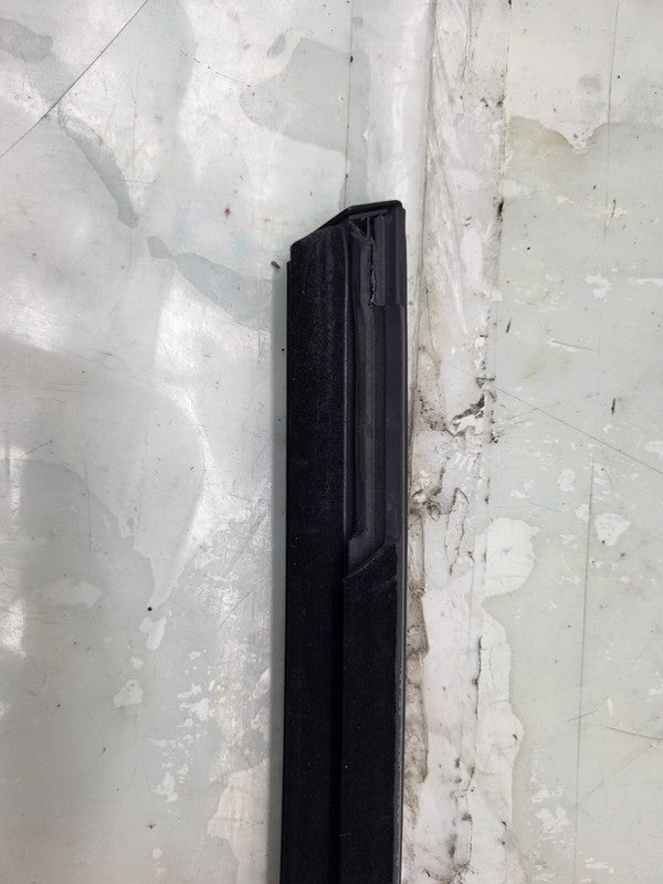 149571300B ⭕ 20-24 Tesla Model Y Rear Side Door Outer Belt Window Seal Right 1495713-00-B
