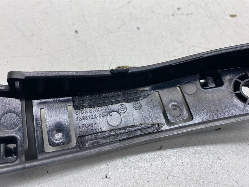 1983887-00-D ⭕ 25-26 Tesla Model Y Front Bumper Fascia Side Fender Bracket Left 1983887-00-D