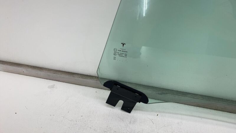 E6 43R-001074 ⭕ 2012-2020 Tesla Model S MS Rear Driver Side Door Window Glass Left LH