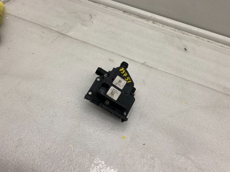 600737000E 2012-2020 Tesla Model S X Coolant Pump Cooling Valve Actuator 4-Way 6007370-00-E