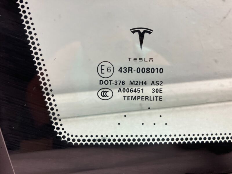 2012-2015 Tesla Model S MS Rear Driver Side Quarter Fixed Glass Left LH Assembly