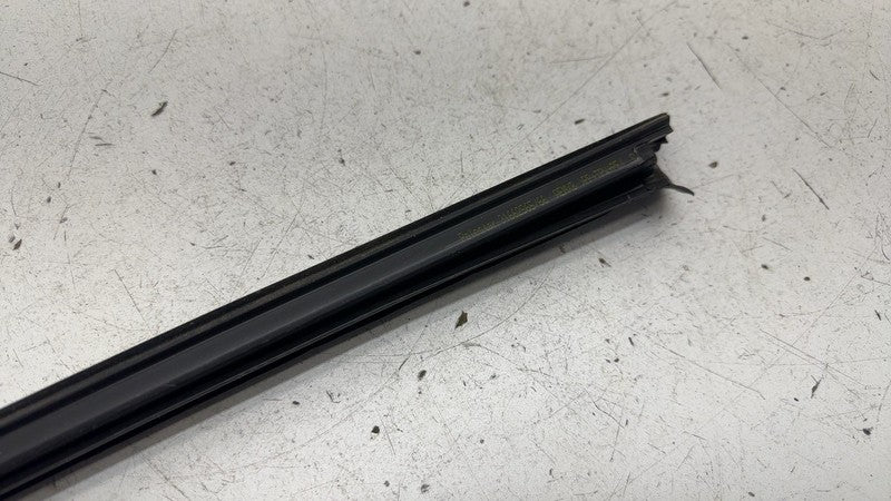 31662565 ⭕ 21-23 Polestar 2 Front Right Door Window Inner Belt Weatherstrip Seal 31662565