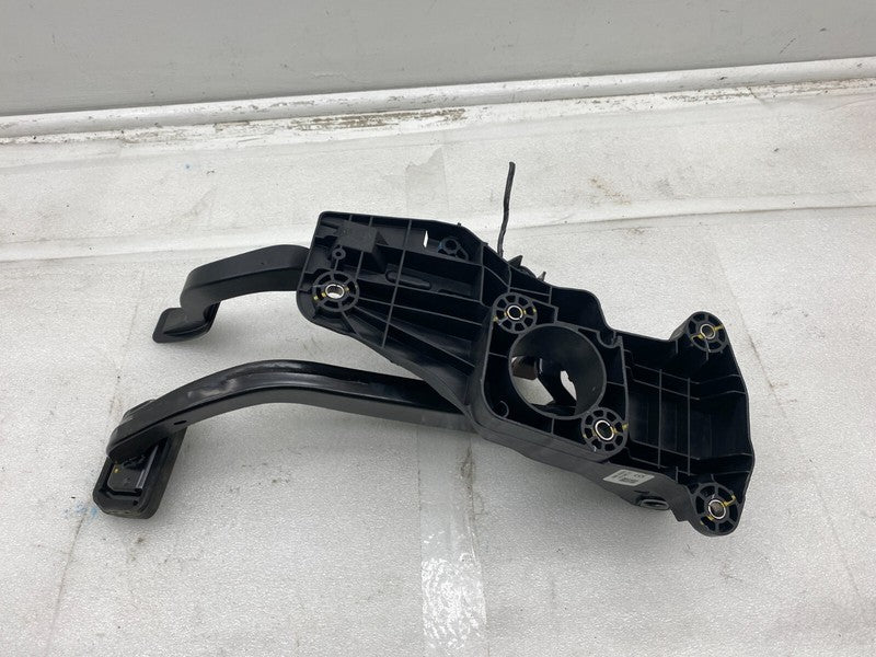 ⭕ 2020-2024 Tesla Model Y MY Accelerator & Brake Pedal Pad Assembly 11