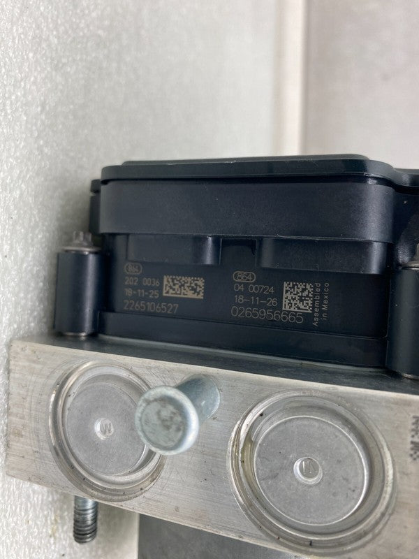 1044745-00-B ⭕ 17-23 Tesla Model 3 Anti-Lock Brake System ABS Pump Module Unit 1044745-00-B