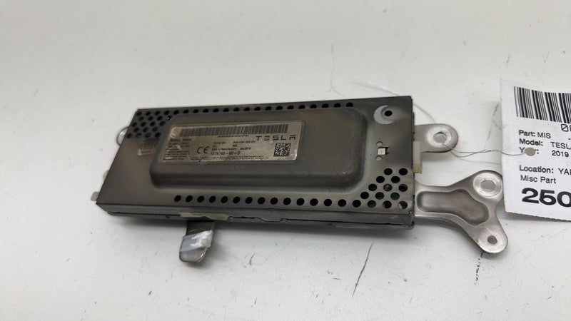 107974900D ⭕ 2017-2023 Tesla Model 3 Harman Becker Radio FM/HD Receiver Module 1079749-00-D