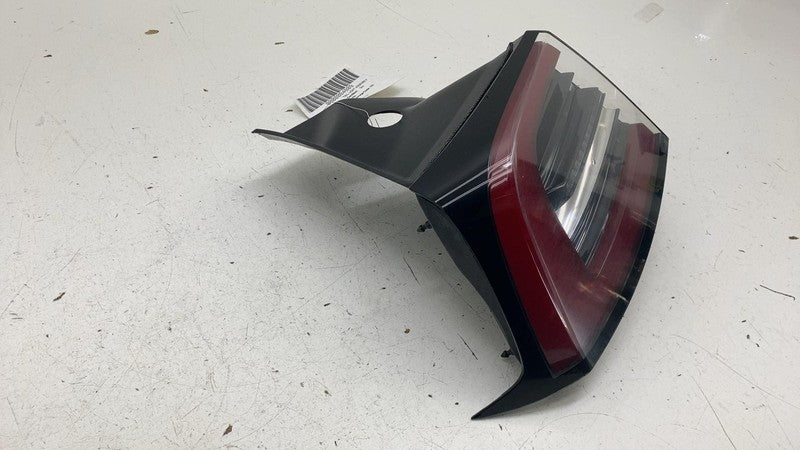 ⭕ 17-22 Model 3 Rear Left Outer Exterior Taillight Tail Lamp 3-Pin Red