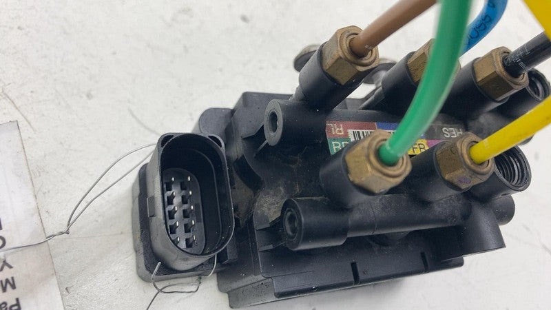 ⭕ 16-20 Model S MS Air Suspension Main Solenoid Control Valve Block 10