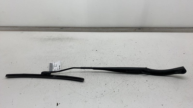 ⭕ 2022 2023 2024 Rivian R1T Front Passenger Right Windshield Wiper Arm & Blade