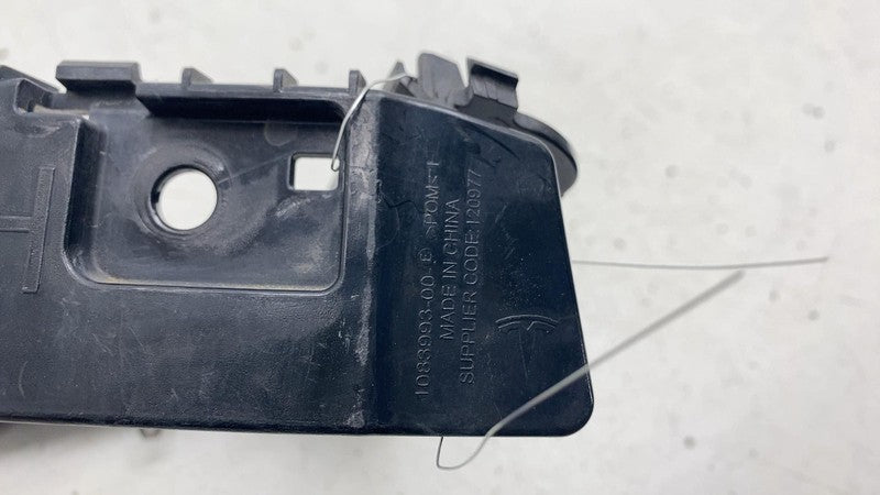 ⭕ 2017-2023 Model 3 Rear Right Retainer Wing & Tail Light Bracket 1083