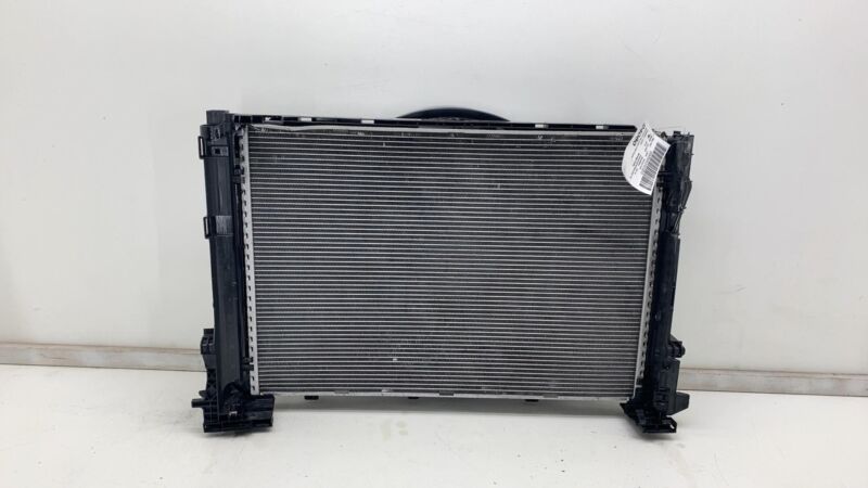 A 099 906 21 00 2019-2023 Mercedes-Benz C300 C-Class Engine Radiator Cooling Fan Shroud & Motor