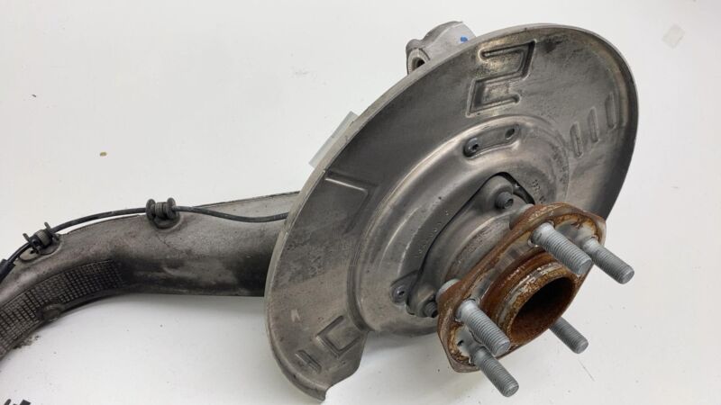 1044661C 17-23 Tesla Model 3 Front Right RWD Spindle Knuckle w/ Wheel Hub & Dust Shield R