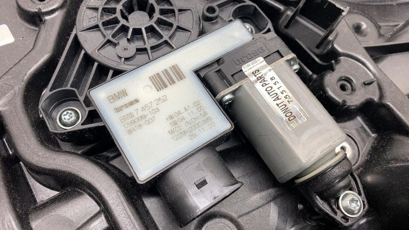 7365168 2018-2021 BMW 530e B46X Rear Passenger Side Door Panel Window Regulator Right RH