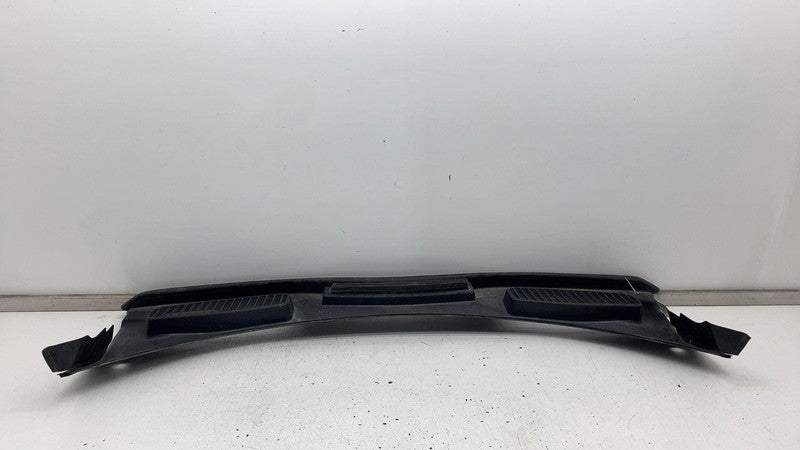DM51R02216AB 2013-2018 Ford C-Max Front Windshield Wiper Cowl Vent Trim Panel Cover Assembly