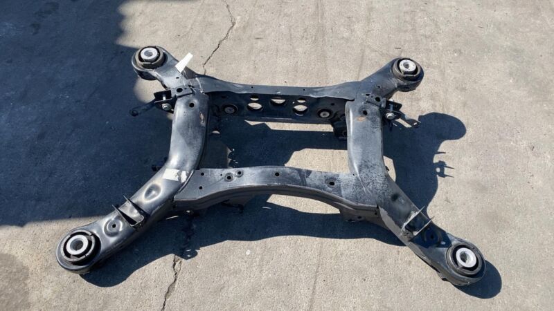 2016-2019 Mercedes-Benz GLE350 Rear Subframe Crossmember Cradle RWD Assembbly