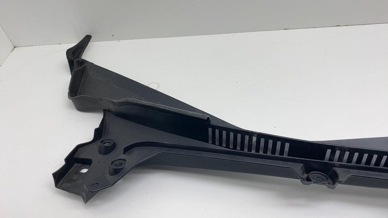 171249301E 2024 2025 Tesla Model 3 Front Windshield Wiper Cowl Screen Underhood Trim Panel