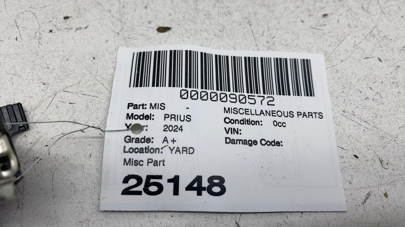 ⭕ 2023-2025 Toyota Prius Positive 12V Battery Lower Terminal Cover 828