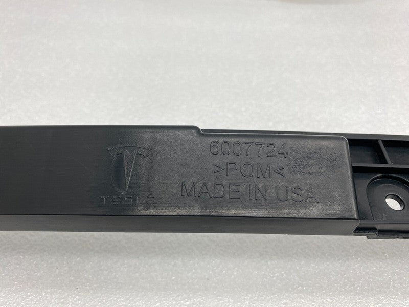 6007724 ⭕ 12-25 Model S Rear Body Attachment Bumper Center Support Bracket Facia 6007724