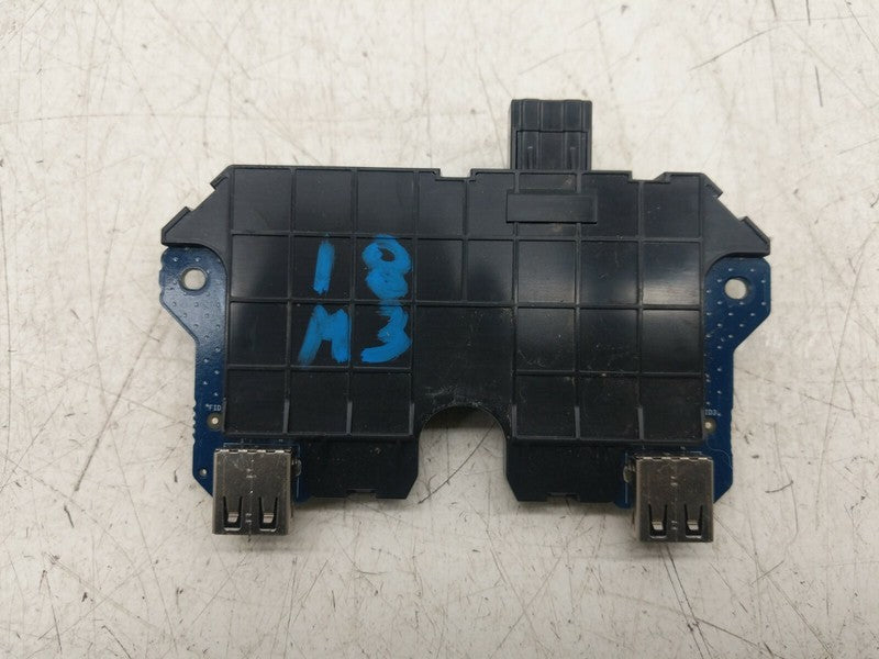 1102033 00 A ⭕ 2017-2023 Tesla Model 3 M3 Rear USB/AUX Control Unit Hub Module 1102033-00-A
