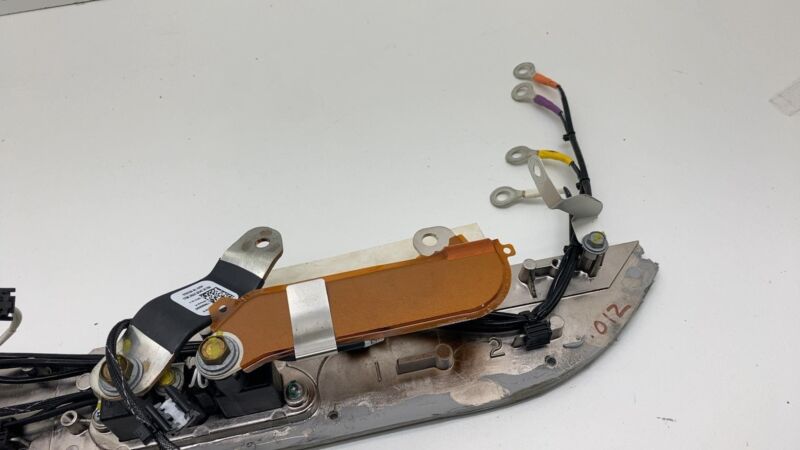104811300A 2012-2015 Tesla Model S High Voltage Battery Rapid Mate Ancillary Plate Module
