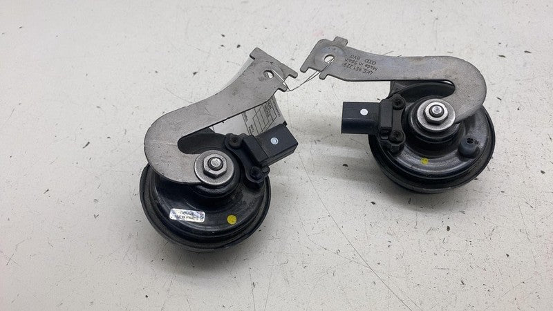 4KE951223 ⭕ 19-23 e-Tron PAIR Low & High Pitch Note Tone Horn Signal w/ Bracket 4KE951223