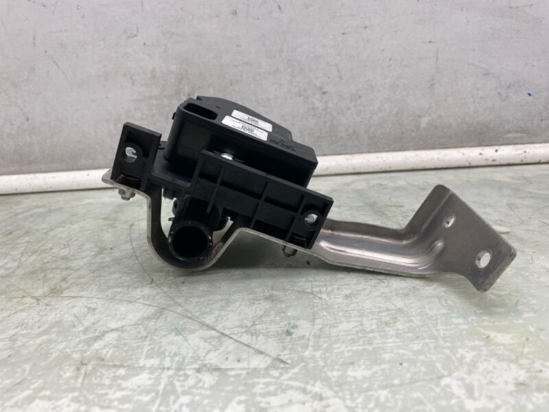 600737000E 2012-2020 Tesla Model S X Coolant Pump Cooling Valve Actuator 4-Way with Bracket