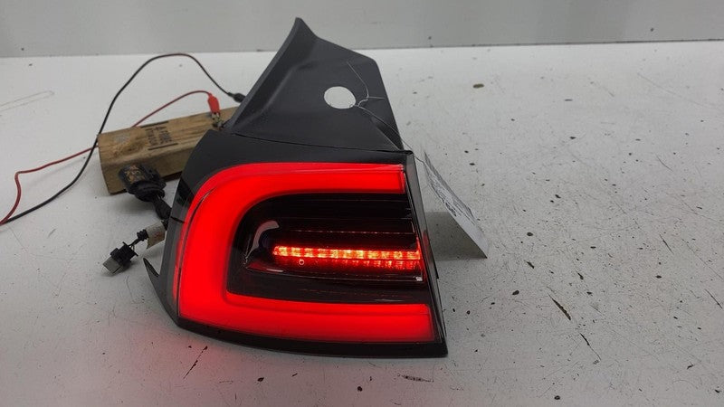 ⭕ 17-22 Tesla Model 3 Rear Left Outer Exterior Taillight Tail Lamp 3-P