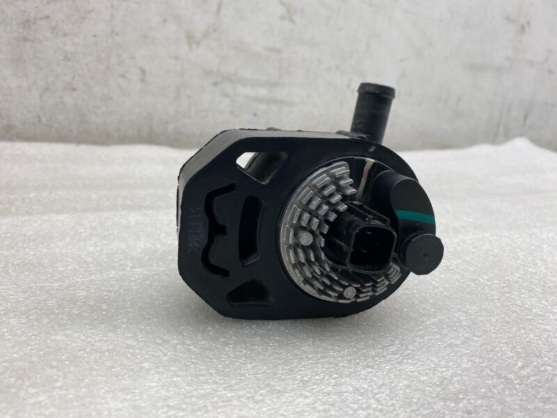 2012-2015 Tesla Model S MS Battery Coolant System Auxiliary Water Pump Assembly