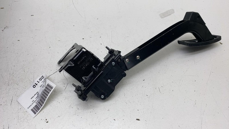 PT00001438F ⭕ 2025 Rivian R1S Accelerator Gas Foot Pedal Throttle w/ Bracket PT00001438-F