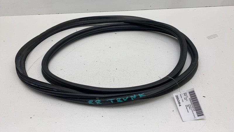 31662573 ⭕ 2021-2023 Polestar 2 Rear Trunk Tailgate Weatherstrip Rubber Seal OEM 31662573
