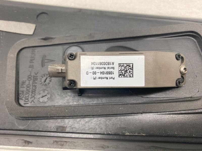 1083900 00 C ⭕ 16-20 Tesla Model S Passenger Side B-Pillar Glass Applique Right 1083900-00-C