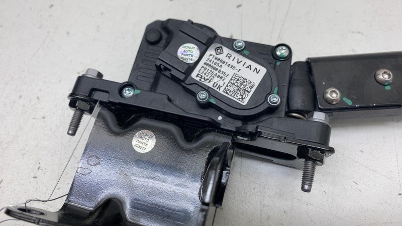 PT00001438F ⭕ 2025 Rivian R1S Accelerator Gas Foot Pedal Throttle w/ Bracket PT00001438-F