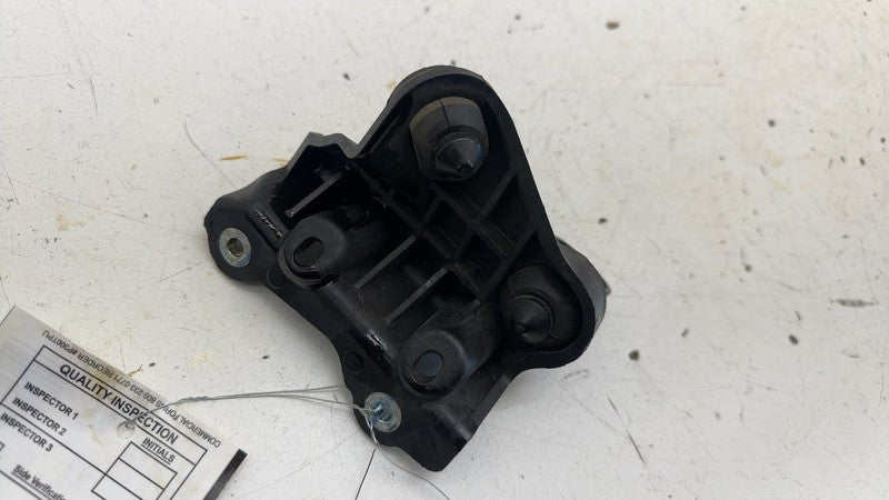 ⭕ 2018-2021 Lincoln Navigator Front Right Air Intake Tube Bracket HL34