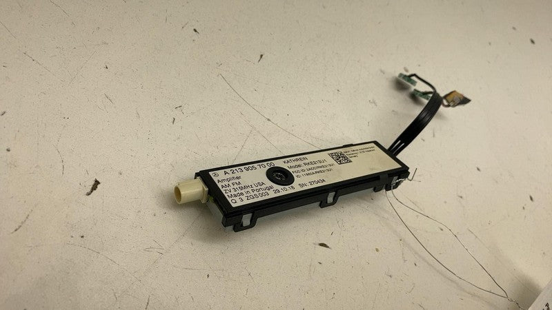 A213-905-70-00 ⭕ 15-20 Mercedes-Benz C300 Rear Radio Radio Antenna Amplifier Module A2139057000