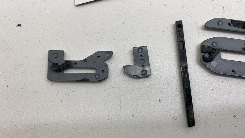 ⭕ 2025 Rivian R1S Silver Tailgate Emblem Badge` Model