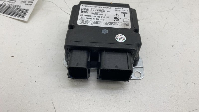 109575700C 17-23 Model 3 Safety Restraint Computer Control Module (Crash Data) 1095757-00-C