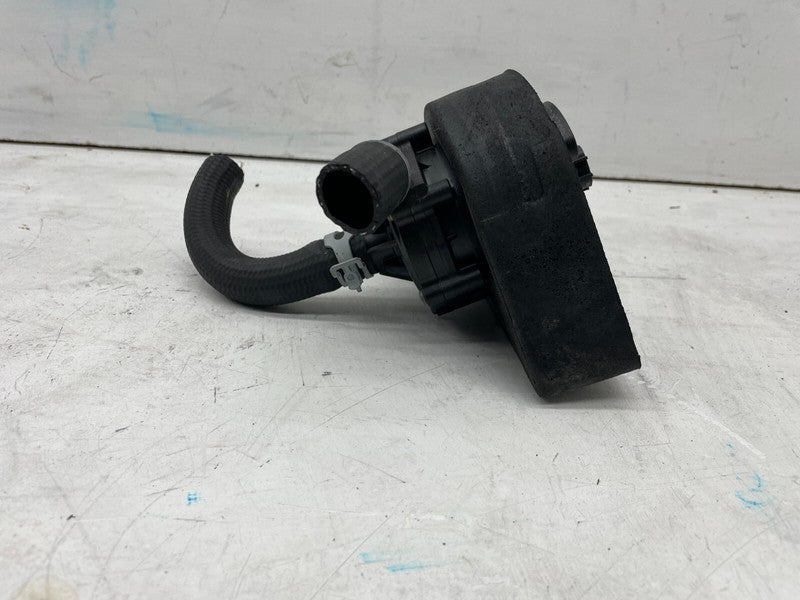 1067473-00-F ⭕ 2012-2020 Tesla Model S Coolant Water Pump Assembly Foam Isolated 1067473-00-F