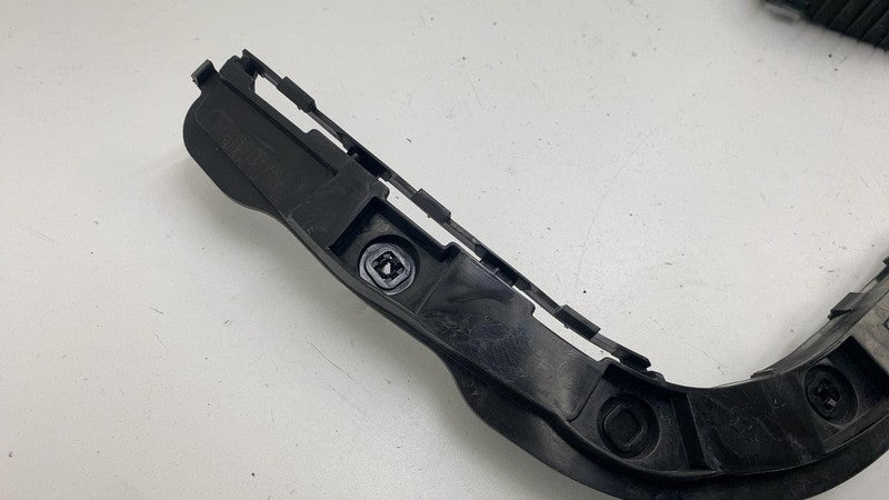 ⭕ 2017-2023 Model 3 Rear Right Retainer Wing & Tail Light Bracket 1083