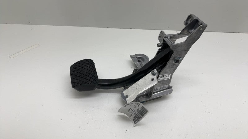 4M1.723.117.E ⭕ 2018-2024 Porsche Cayenne Brake Foot Stop Pedal w/ Mount Bracket 4M1723117E