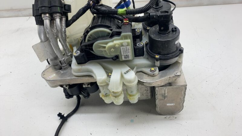 1506859 97 D 20-23 Model Y Supermanifold Refrigerant Chiller + Coolant Reservoir 1506859-97-D