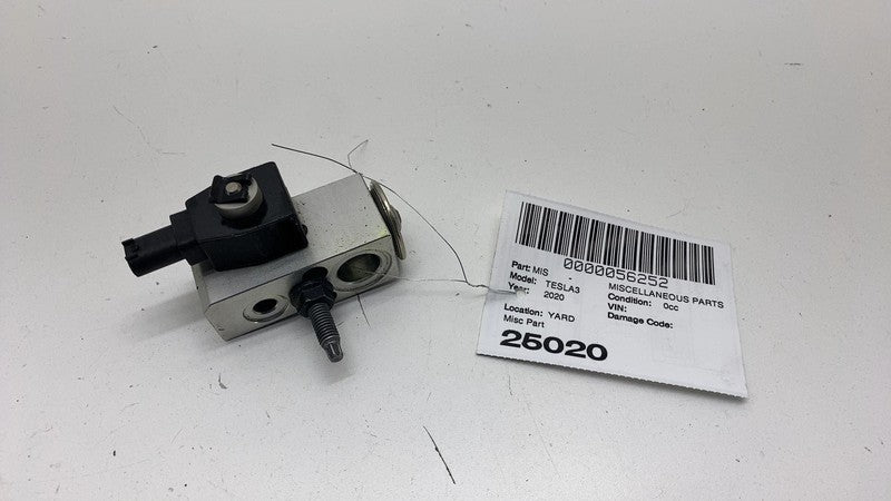 1101878 00 A 2017-2023 Tesla Model 3 M3 Air Conditioner AC HVAC Heater Core Valve Tube Sensor
